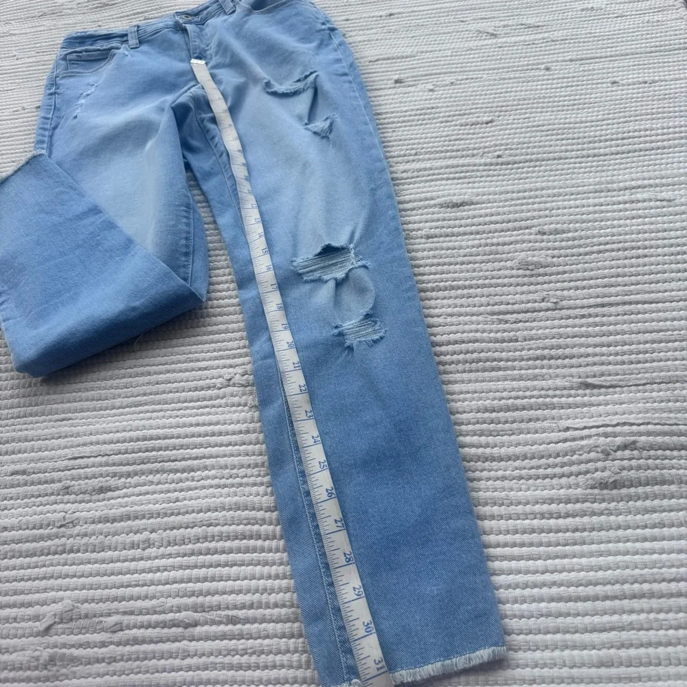 Style & Co Curvy Fit Distressed Skinny Jeans Mid Rise Tummy Control 4 NWT